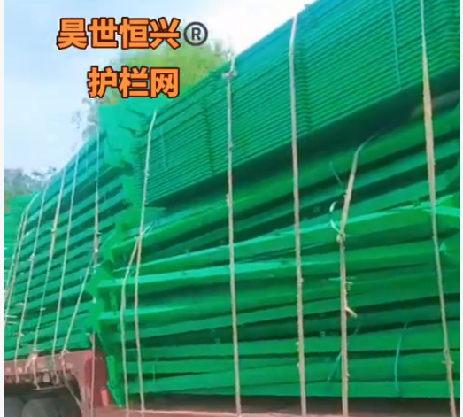 新疆護(hù)欄網(wǎng)規(guī)格型號有哪些？